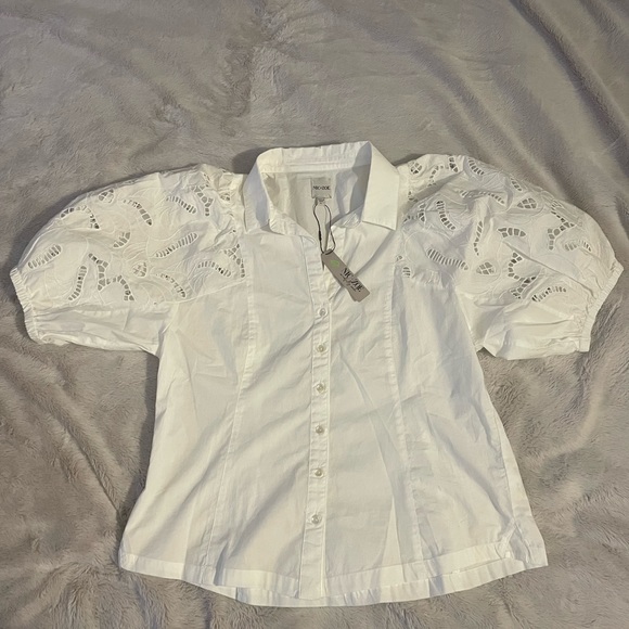 Nic & Zoe Eyelet Sleeves Shirt - Picture 2 of 6